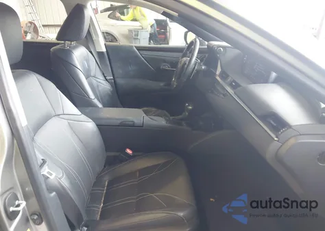 2019 Lexus Es 300H Luxury z USA, uszkodzony, nr VIN JTHB21B19K2002768